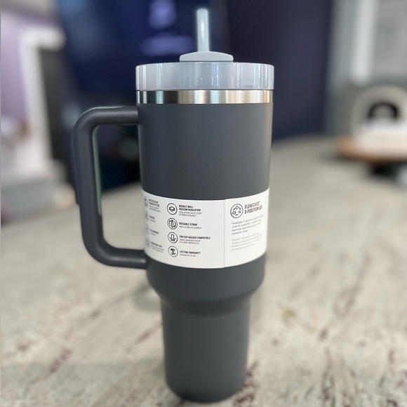 Stanley 40oz CHARCOAL H2.0 Flowstate Tumbler NWT - Picture 5 of 11